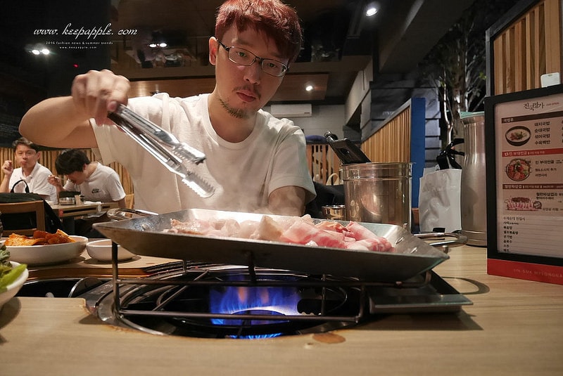 【逼先生專欄】《2016釜山自由行》1號線釜山大學站:鎮國名家(真湯名家)鐵板五花肉,宛如咖啡廳的豬肉湯飯店~ - 第27張圖 P1260960