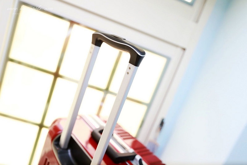 【團購】陪我到處去旅行吧,平價質感行李箱品牌Deseno酷比系列-亮面紅♥ - 第23張圖 IMG_3183