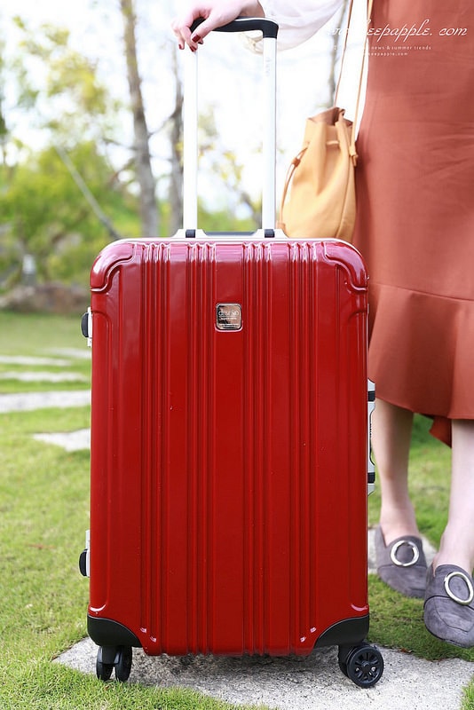 【團購】陪我到處去旅行吧,平價質感行李箱品牌Deseno酷比系列-亮面紅♥ - 第49張圖 IMG_3656
