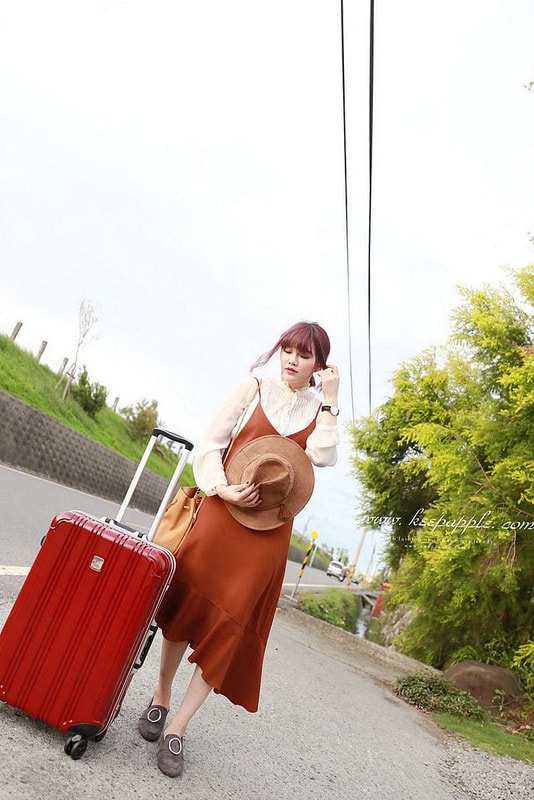 【團購】陪我到處去旅行吧,平價質感行李箱品牌Deseno酷比系列-亮面紅♥ - 第50張圖 IMG_3662