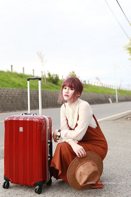 【團購】陪我到處去旅行吧,平價質感行李箱品牌Deseno酷比系列-亮面紅♥ - 第55張圖 IMG_3674