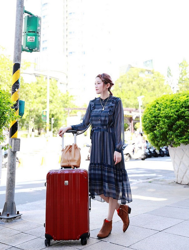 【團購】陪我到處去旅行吧,平價質感行李箱品牌Deseno酷比系列-亮面紅♥ - 第60張圖 IMG_5967