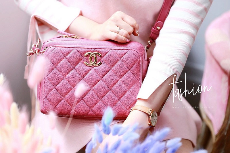 【敗家】德國漢堡購入的CHANEL香奈兒深粉紅休閒側背包開箱 // 荔枝皮好保養又好看 - 第22張圖 IMG_2507