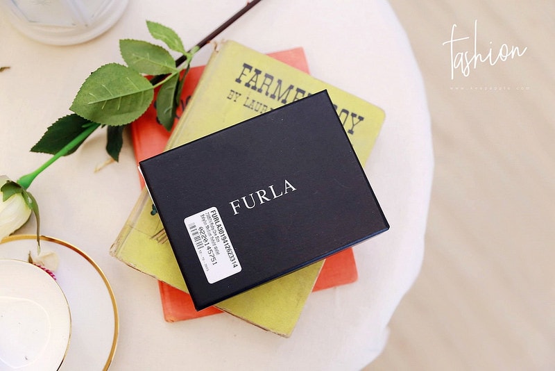 【敗家】小包包的好朋友。FURLA素面金字LOGO防刮牛皮釦式三折短夾 - 第4張圖 IMG_8348