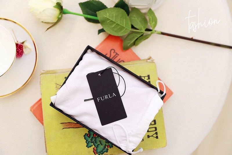 【敗家】小包包的好朋友。FURLA素面金字LOGO防刮牛皮釦式三折短夾 - 第5張圖 IMG_8360