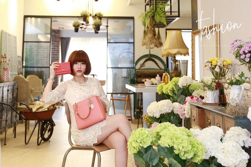 【敗家】小包包的好朋友。FURLA素面金字LOGO防刮牛皮釦式三折短夾 - 第14張圖 IMG_8557