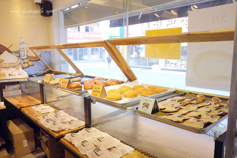 【逼先生專欄】《大邱自由行全攻略》1號線&2號線半月堂站:必吃鮮奶油紅豆麵包、黃金煎餃子~ - 第14張圖 DSCF3082