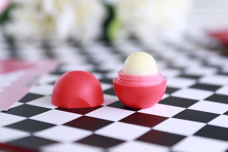 【唇妝】風靡歐美的EOS伊歐詩天然潤唇球-陽光野莓、草莓雪酪、夏日水果 - 第12張圖 IMG_7023