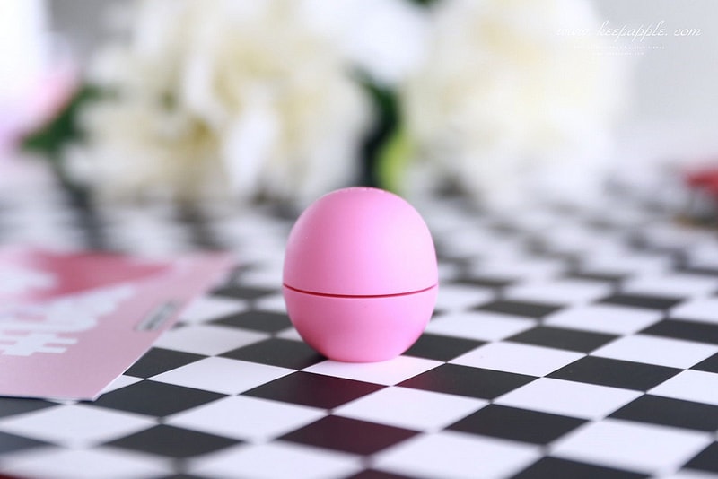 【唇妝】風靡歐美的EOS伊歐詩天然潤唇球-陽光野莓、草莓雪酪、夏日水果 - 第18張圖 IMG_7026