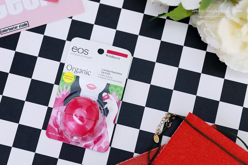 【唇妝】風靡歐美的EOS伊歐詩天然潤唇球-陽光野莓、草莓雪酪、夏日水果 - 第23張圖 IMG_6987