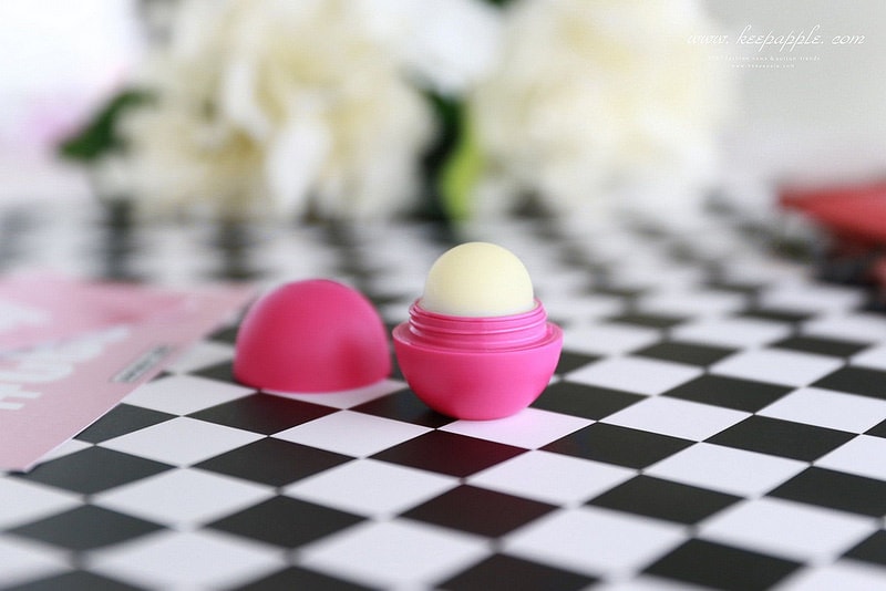 【唇妝】風靡歐美的EOS伊歐詩天然潤唇球-陽光野莓、草莓雪酪、夏日水果 - 第26張圖 IMG_7029