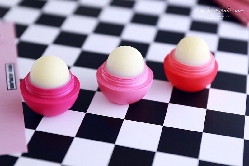 【唇妝】風靡歐美的EOS伊歐詩天然潤唇球-陽光野莓、草莓雪酪、夏日水果 - 第35張圖 IMG_7033