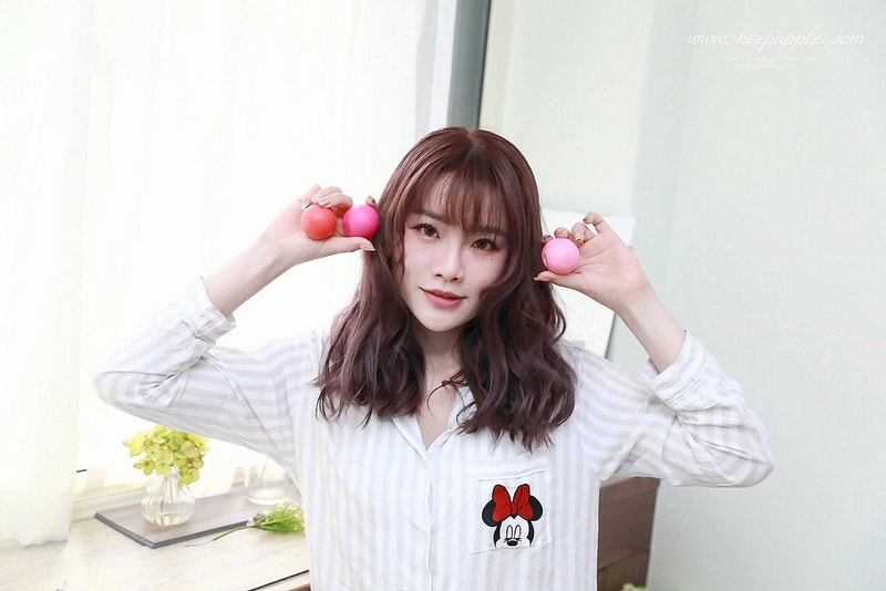 【唇妝】風靡歐美的EOS伊歐詩天然潤唇球-陽光野莓、草莓雪酪、夏日水果 - 第36張圖 IMG_7049