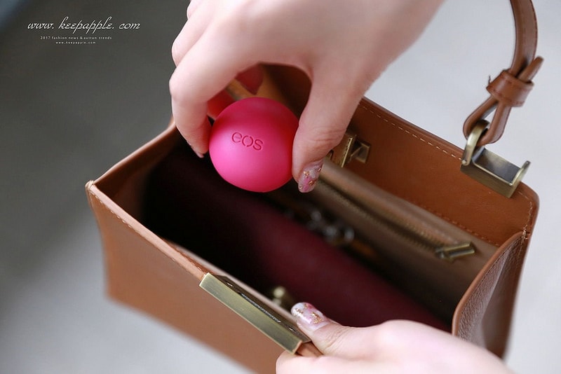 【唇妝】風靡歐美的EOS伊歐詩天然潤唇球-陽光野莓、草莓雪酪、夏日水果 - 第39張圖 IMG_7120