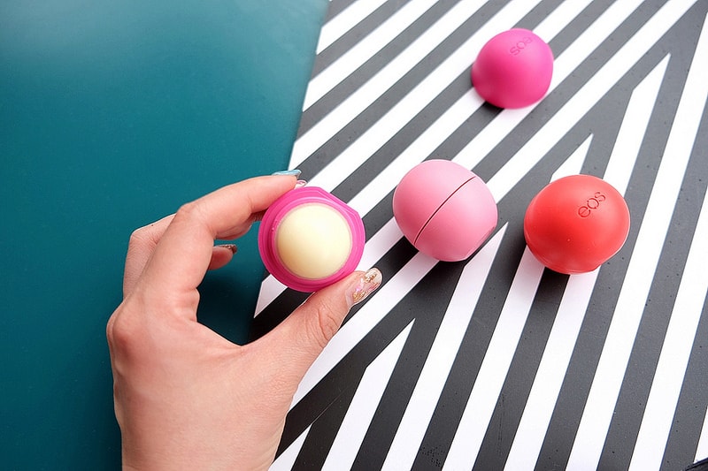 【唇妝】風靡歐美的EOS伊歐詩天然潤唇球-陽光野莓、草莓雪酪、夏日水果 - 第44張圖 DSCF6771