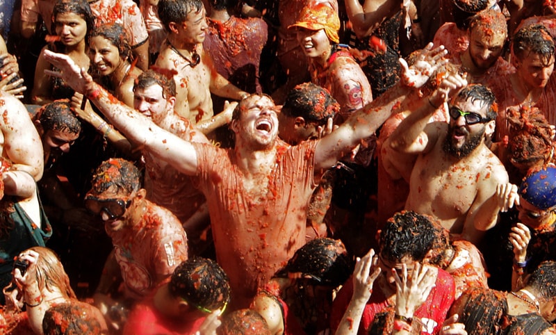 APphoto_Spain Tomato Fight