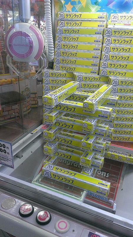 【逼先生專欄】《暴走的夾娃娃機特輯》好像是混進了的奇怪物品!!! - 第9張圖 (twitter.com)保鮮膜