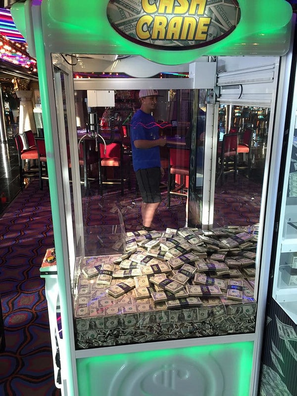 【逼先生專欄】《暴走的夾娃娃機特輯》好像是混進了的奇怪物品!!! - 第15張圖 (Reddit)