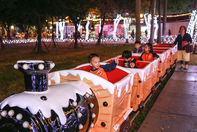 【活動】「2019新北市歡樂耶誕城」。雷射光雕秀/三大必逛主題燈區/交通資訊/活動內容/必逛必拍網美景點 - 第24張圖 IMG_3944