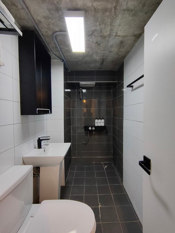 【首爾住宿推薦】溫馨明亮工業簡約風設計民宿 弘大 BAROATO (바로아토) 2號店 - 第23張圖 baroato 2_191228_0076