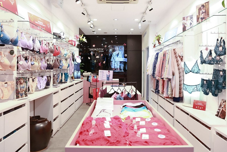 【內衣】SHINZITIY 湘滋緹。過年到了幫自己物色好穿塑身衣與絕美內衣 (文章內有400元折扣碼) - 第2張圖 IMG_7873