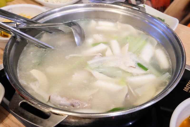 【逼先生專欄】首爾旅遊美食紀錄 《弘大一隻雞》 能吃到燉飯的一隻雞究竟是怎樣的一隻雞!? - 第9張圖 DSCF1827