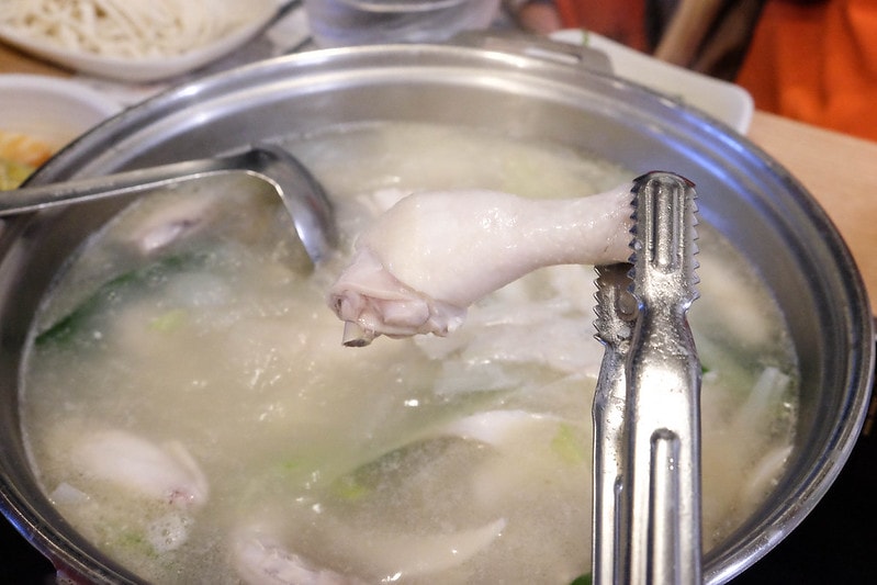【逼先生專欄】首爾旅遊美食紀錄 《弘大一隻雞》 能吃到燉飯的一隻雞究竟是怎樣的一隻雞!? - 第10張圖 DSCF1837