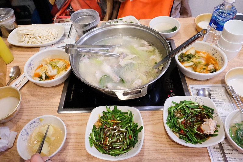 【逼先生專欄】首爾旅遊美食紀錄 《弘大一隻雞》 能吃到燉飯的一隻雞究竟是怎樣的一隻雞!? - 第11張圖 DSCF1844