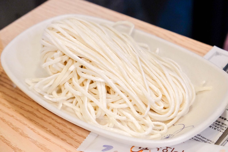 【逼先生專欄】首爾旅遊美食紀錄 《弘大一隻雞》 能吃到燉飯的一隻雞究竟是怎樣的一隻雞!? - 第13張圖 DSCF1819