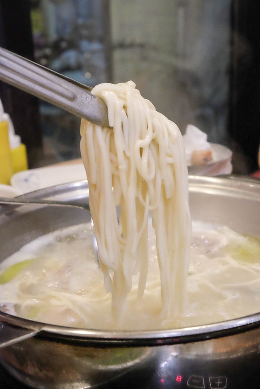 【逼先生專欄】首爾旅遊美食紀錄 《弘大一隻雞》 能吃到燉飯的一隻雞究竟是怎樣的一隻雞!? - 第14張圖 DSCF1851