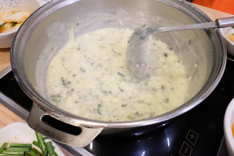 【逼先生專欄】首爾旅遊美食紀錄 《弘大一隻雞》 能吃到燉飯的一隻雞究竟是怎樣的一隻雞!? - 第16張圖 DSCF1865