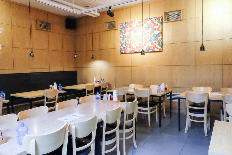 【逼先生專欄】首爾旅遊美食紀錄 弘大必吃 平價文青風「DAKKKOYAM」 (닭꼬얌) 四色燒雞 - 第5張圖 DSCF2127