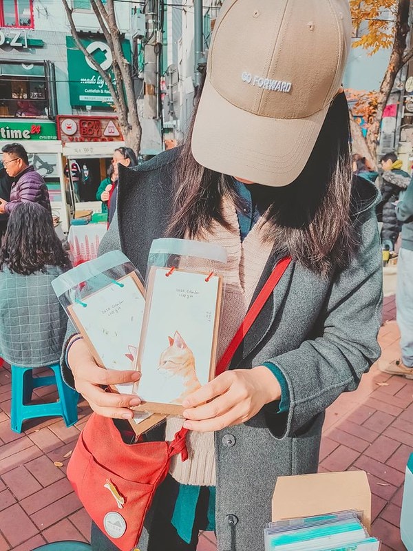 【逼先生專欄】首爾旅遊美食紀錄 弘大必吃 平價文青風「DAKKKOYAM」 (닭꼬얌) 四色燒雞 - 第23張圖 76714066_2734616019933058_8654003052946128896_o