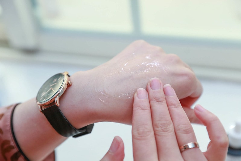 【美保】DR.WU經典玻尿酸保濕系列。讓人不得不推的瞬間爆水力和深層保濕度 肌膚喝飽水,全天候水潤透亮 - 第29張圖 IMG_4131