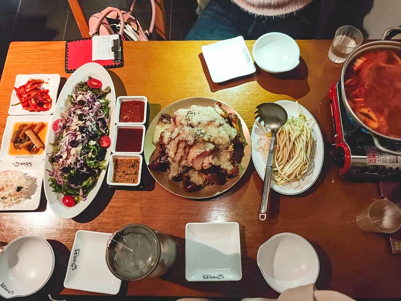 【逼先生專欄】首爾旅遊美食紀錄 韓國人發明了驚人的蒜泥豬蹄 弘大必吃 「豬蹄小姐」(미쓰족발 홍대점) - 第7張圖 2019é¦ç¾_200306_0088