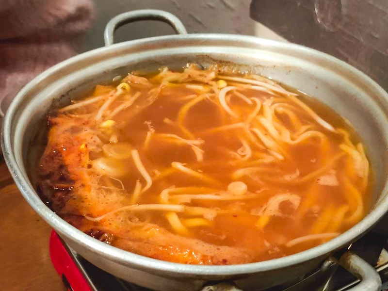 【逼先生專欄】首爾旅遊美食紀錄 韓國人發明了驚人的蒜泥豬蹄 弘大必吃 「豬蹄小姐」(미쓰족발 홍대점) - 第15張圖 2019首爾_200306_0090