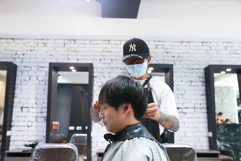 【HAIR】台北中山區髮廊推薦 FIN HAIR。春夏的玫瑰灰棕挑染與秋冬的及肩星空灰藍調手刷染 - 第8張圖 IMG_1537