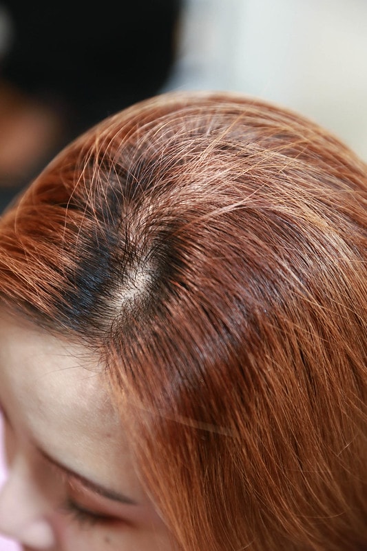 【HAIR】台北中山區髮廊推薦 FIN HAIR。春夏的玫瑰灰棕挑染與秋冬的及肩星空灰藍調手刷染 - 第22張圖 IMG_1821