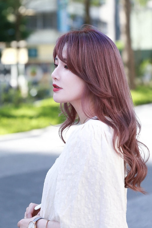 【HAIR】台北中山區髮廊推薦 FIN HAIR。春夏的玫瑰灰棕挑染與秋冬的及肩星空灰藍調手刷染 - 第27張圖 IMG_5645