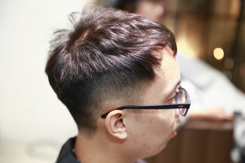 【HAIR】台北中山區髮廊推薦 FIN HAIR。春夏的玫瑰灰棕挑染與秋冬的及肩星空灰藍調手刷染 - 第30張圖 IMG_1914
