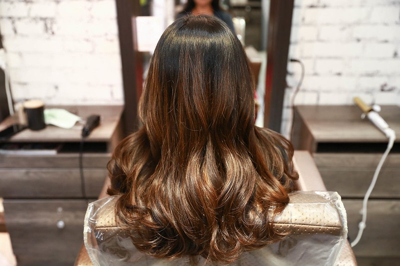 【HAIR】台北中山區髮廊推薦 FIN HAIR。春夏的玫瑰灰棕挑染與秋冬的及肩星空灰藍調手刷染 - 第34張圖 IMG_1981