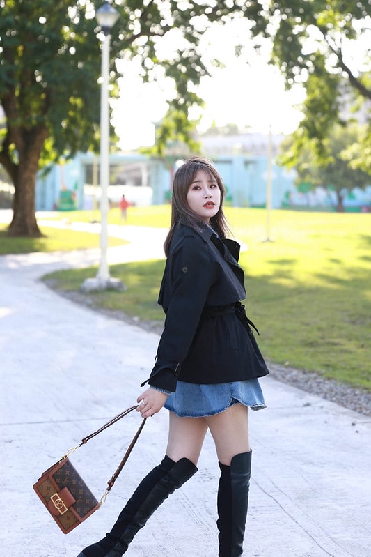 【HAIR】台北中山區髮廊推薦 FIN HAIR。春夏的玫瑰灰棕挑染與秋冬的及肩星空灰藍調手刷染 - 第52張圖 IMG_4956