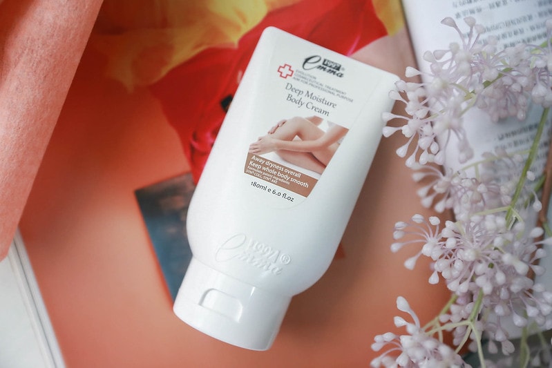 【美體】實測均勻膚色+改善身體暗沉的居家好朋友。Emma1997 美白身體勻嫩霜&身體潤膚霜 - 第9張圖 IMG_3358