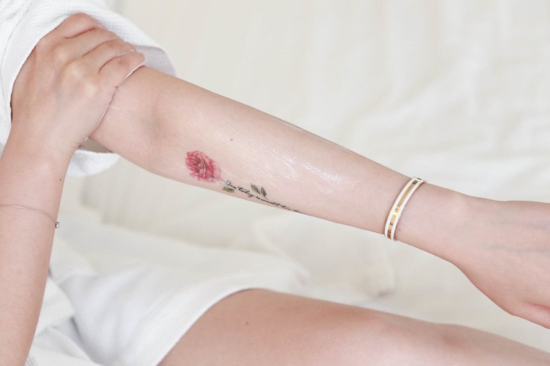 【美體】實測均勻膚色+改善身體暗沉的居家好朋友。Emma1997 美白身體勻嫩霜&身體潤膚霜 - 第13張圖 IMG_5368