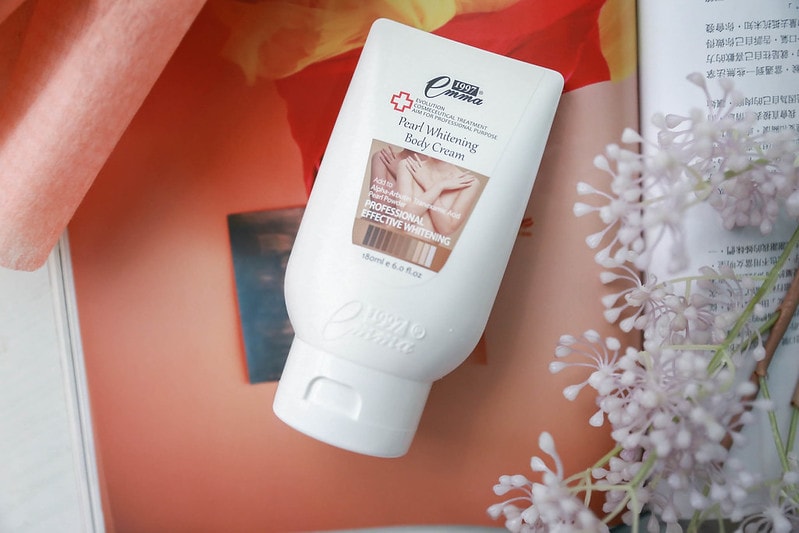 【美體】實測均勻膚色+改善身體暗沉的居家好朋友。Emma1997 美白身體勻嫩霜&身體潤膚霜 - 第17張圖 IMG_3363