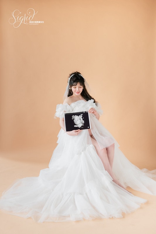 琪琪小姐孕婦寫真Apple 3951-2 logo