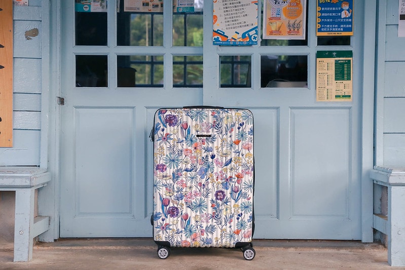 【旅行好物】德國NaSaDen新無憂輕量拉鍊系列-限量Charlene祕密花園聯名款26吋+拾遺畫話Planet聯名款22吋 - 第2張圖 IMG_9876