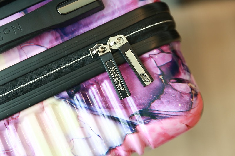 【旅行好物】德國NaSaDen新無憂輕量拉鍊系列-限量Charlene祕密花園聯名款26吋+拾遺畫話Planet聯名款22吋 - 第14張圖 IMG_2175