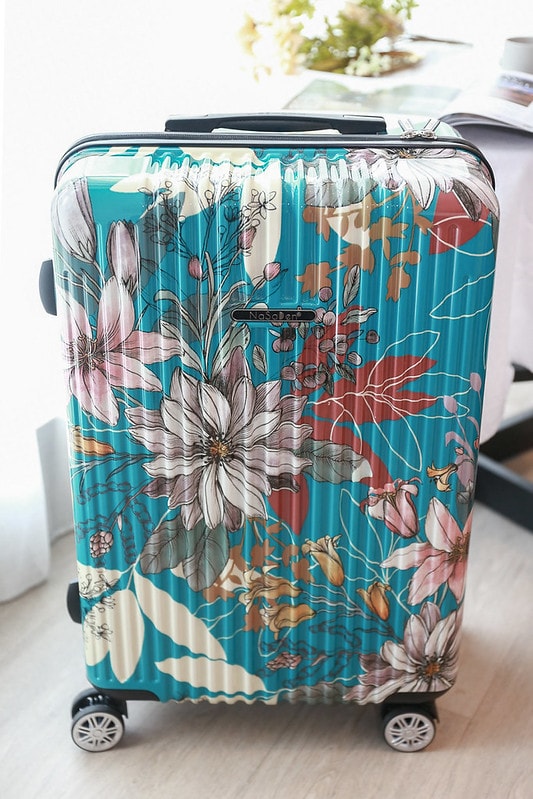 【旅行好物】德國NaSaDen新無憂輕量拉鍊系列-限量Charlene祕密花園聯名款26吋+拾遺畫話Planet聯名款22吋 - 第18張圖 IMG_2192