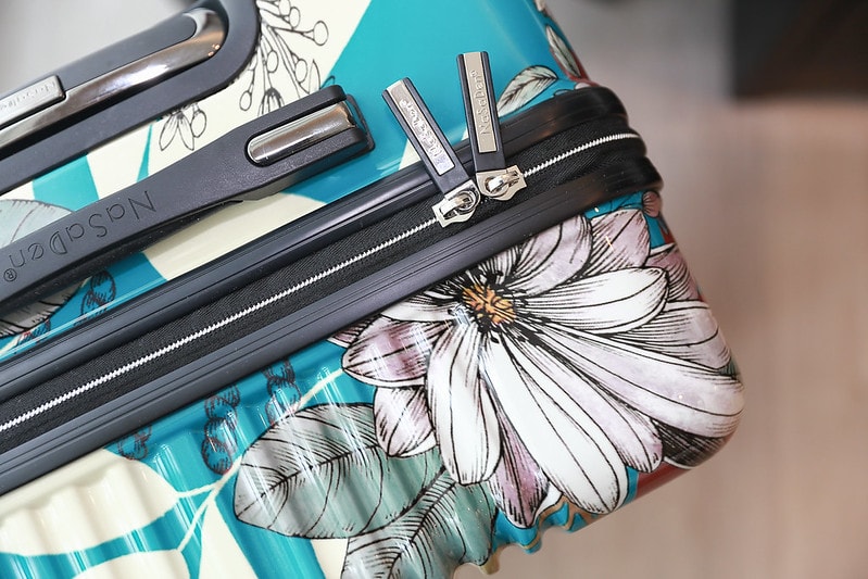 【旅行好物】德國NaSaDen新無憂輕量拉鍊系列-限量Charlene祕密花園聯名款26吋+拾遺畫話Planet聯名款22吋 - 第23張圖 IMG_2202